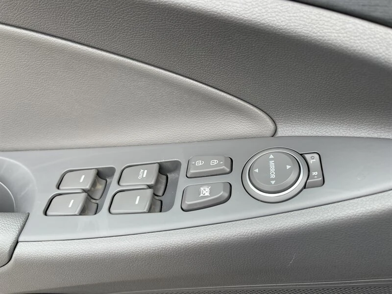 2013 Hyundai Sonata - Image 17 of 20