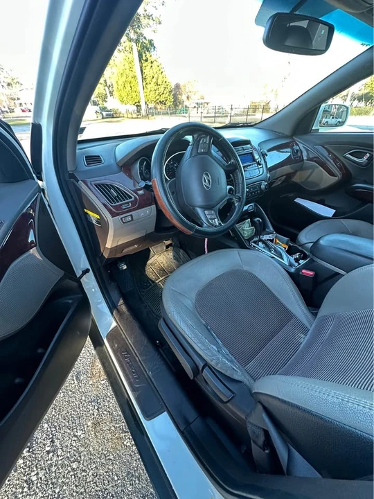 2013 Hyundai Tucson - Image 8 of 11