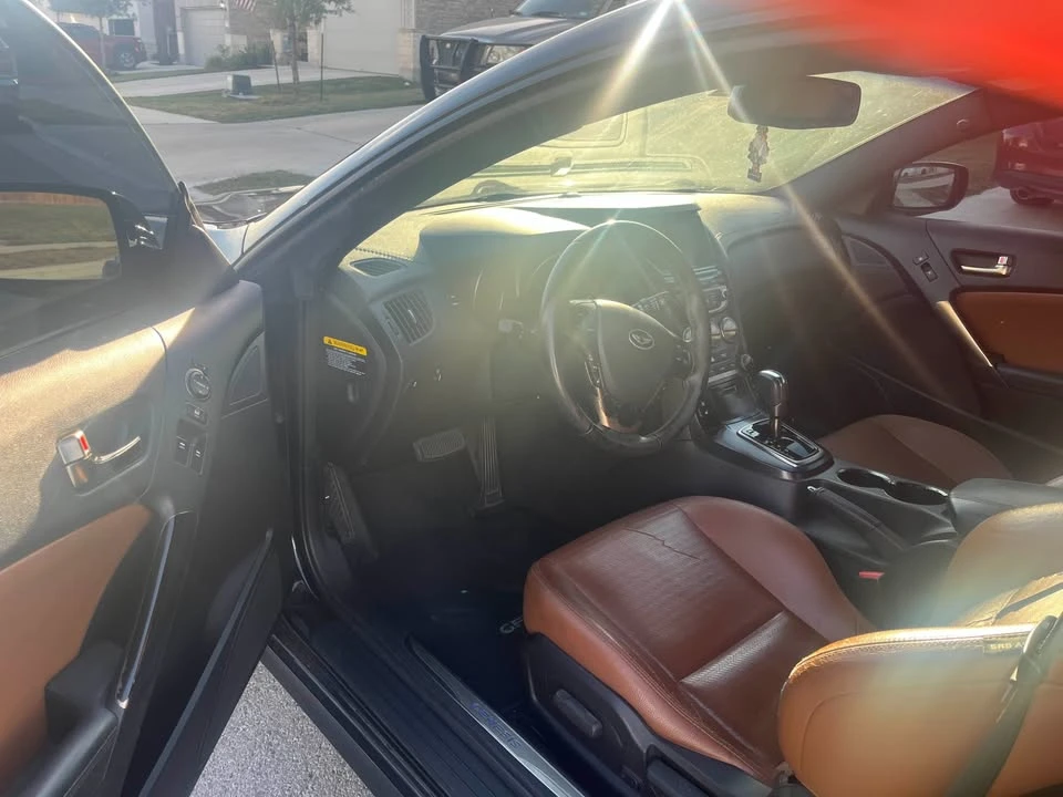 2013 Hyundai Genesis Coupe - Image 16 of 17