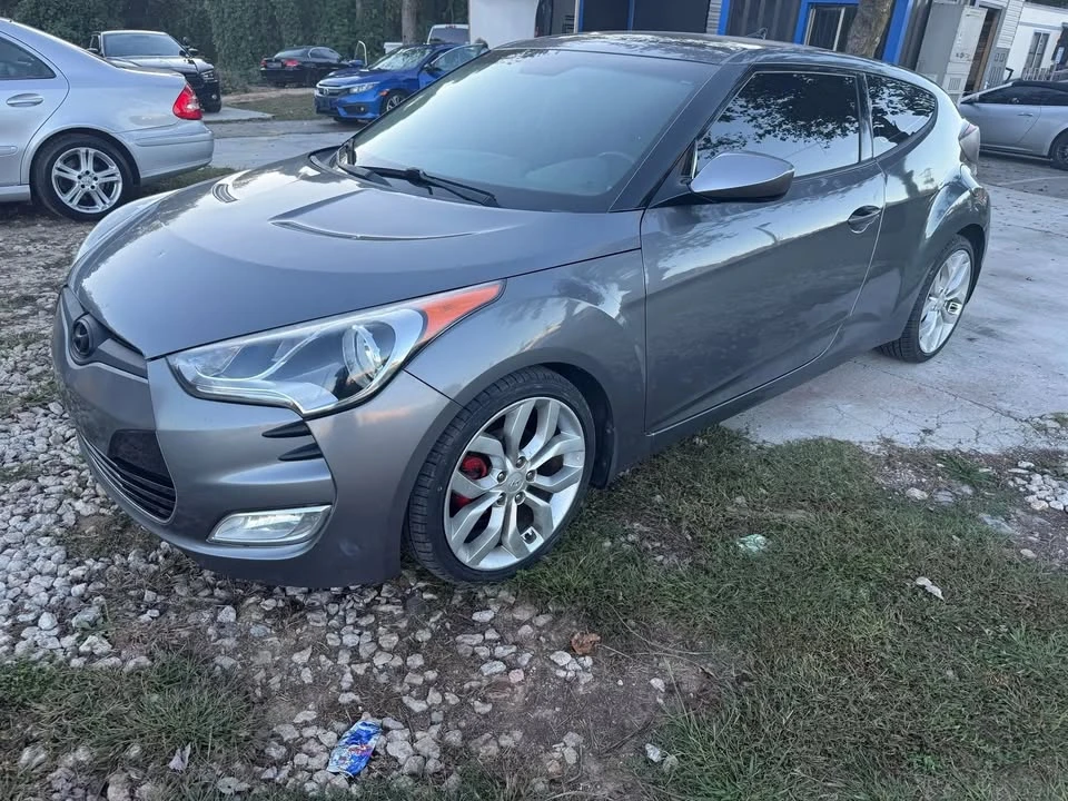 2013 Hyundai Veloster - Image 2 of 3
