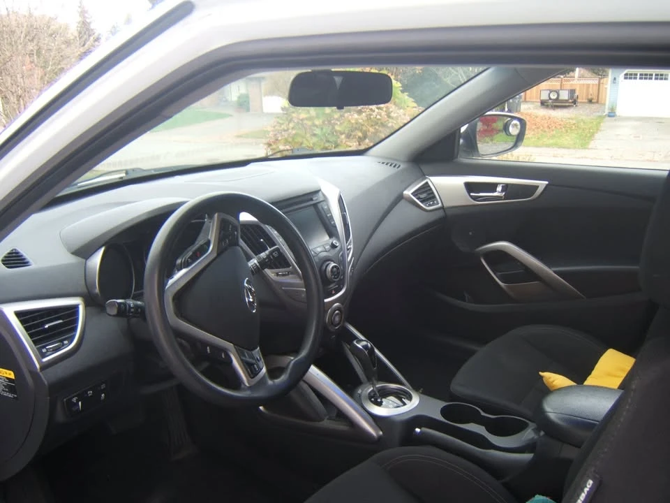 2013 Hyundai Veloster - Image 2 of 2