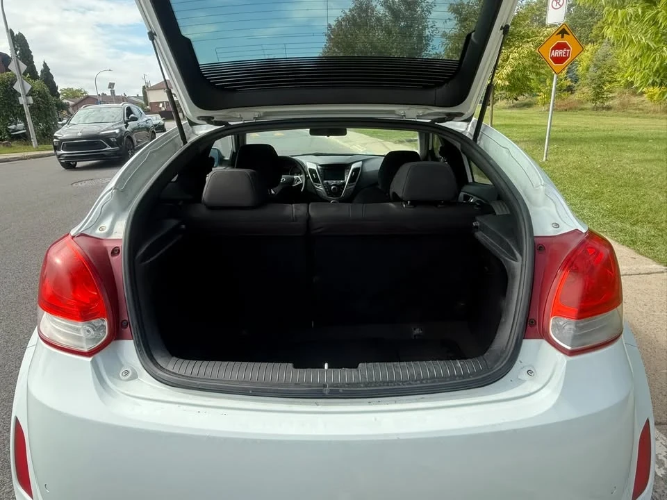 2013 Hyundai Veloster - Image 10 of 13