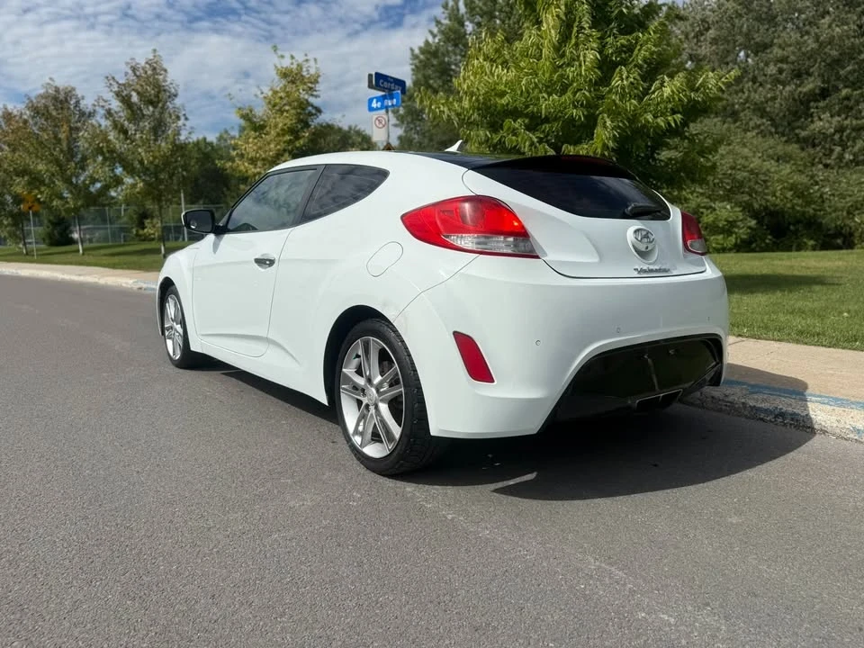 2013 Hyundai Veloster - Image 2 of 13