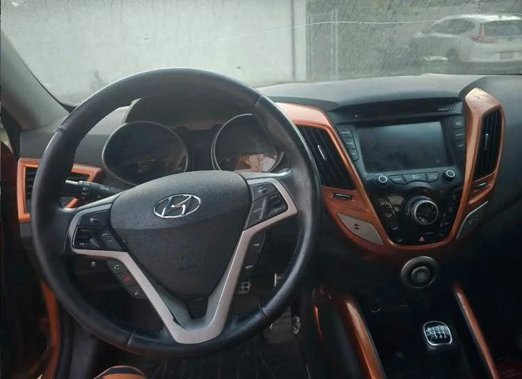 2013 Hyundai Veloster - Image 4 of 4