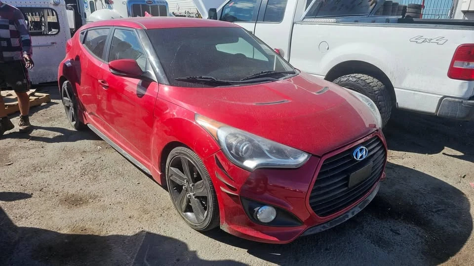 2013 Hyundai Veloster - Image 2 of 3