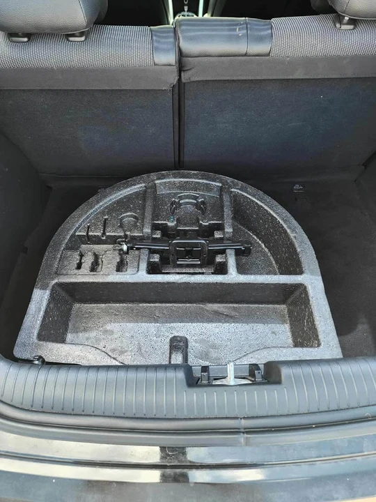 2013 Hyundai Veloster - Image 3 of 10