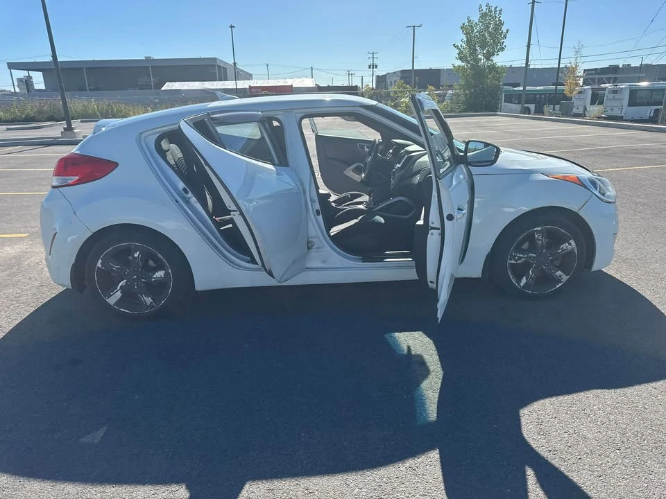 2013 Hyundai Veloster - Image 12 of 17