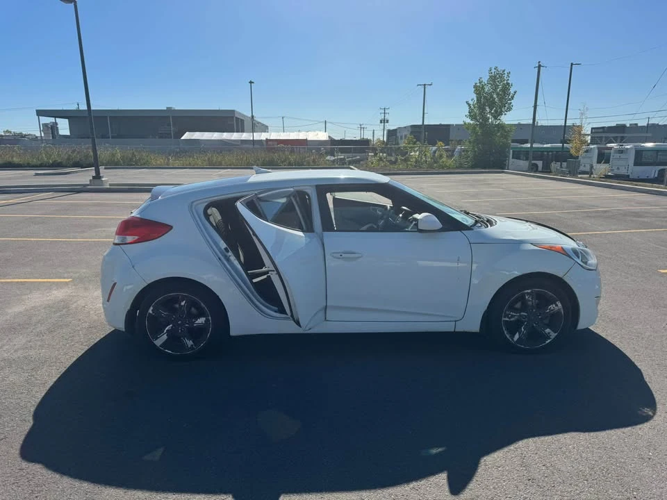2013 Hyundai Veloster - Image 8 of 17