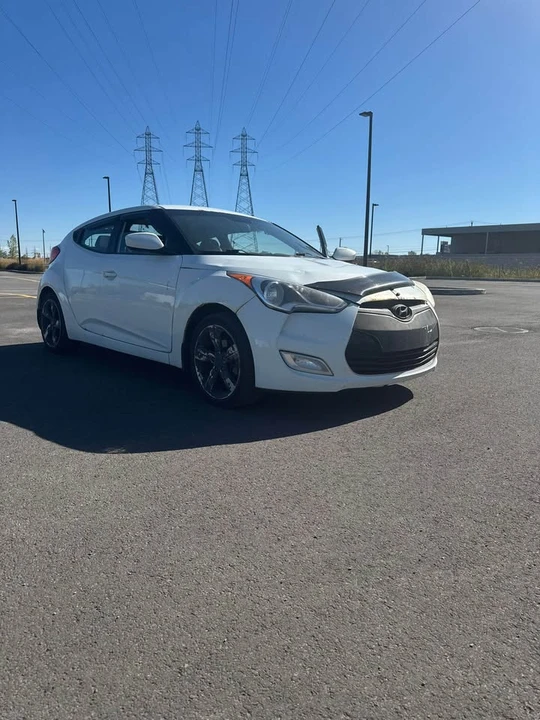 2013 Hyundai Veloster - Image 2 of 17