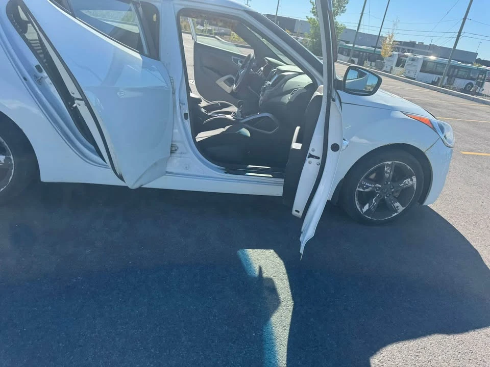 2013 Hyundai Veloster - Image 11 of 17