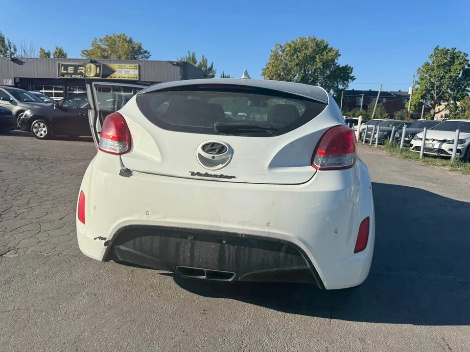 2013 Hyundai Veloster - Image 2 of 20