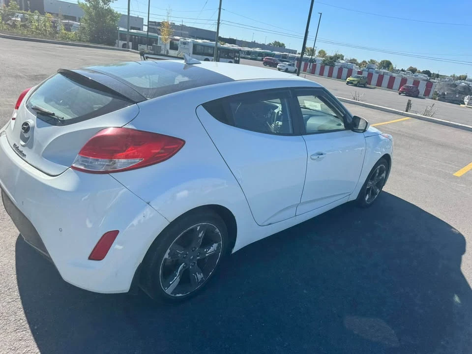 2013 Hyundai Veloster - Image 10 of 17
