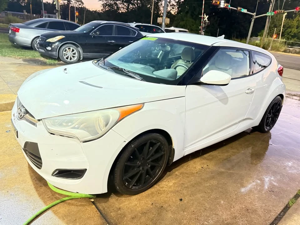 2013 Hyundai Veloster - Image 5 of 11