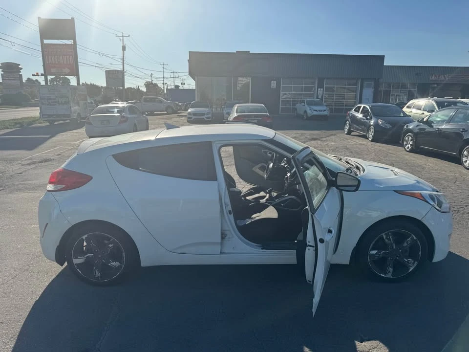 2013 Hyundai Veloster - Image 10 of 20