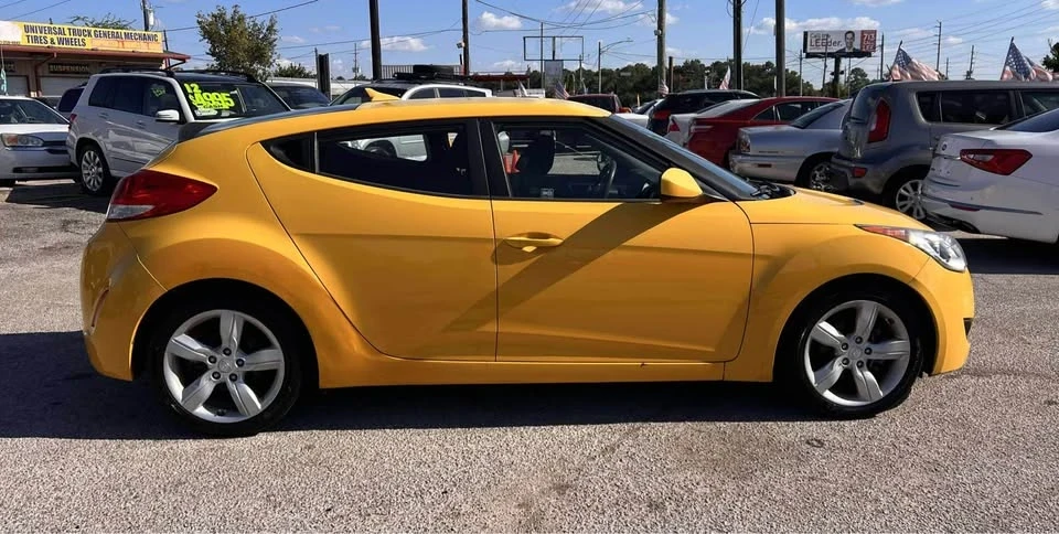 2013 Hyundai Veloster - Image 4 of 10