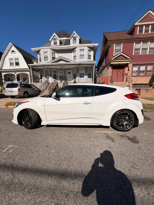 2013 Hyundai Veloster - Image 2 of 5