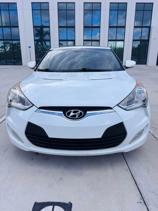 2013 Hyundai Veloster - Image 2 of 14