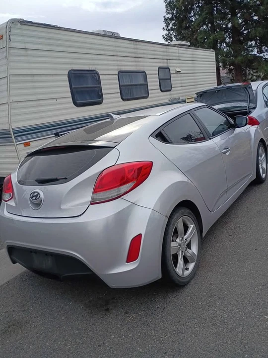 2013 Hyundai Veloster - Image 2 of 9