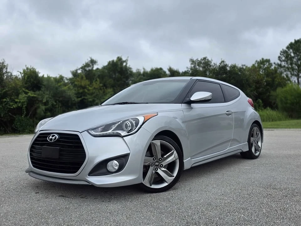 2013 Hyundai Veloster - Image 2 of 15