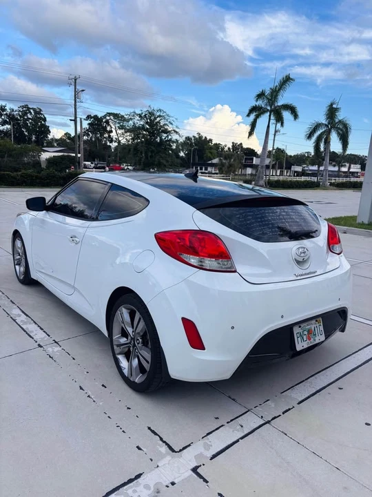 2013 Hyundai Veloster - Image 9 of 14