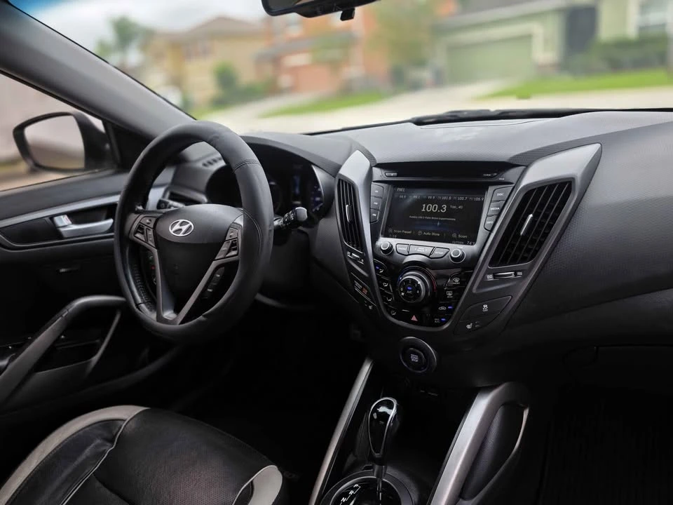 2013 Hyundai Veloster - Image 12 of 15