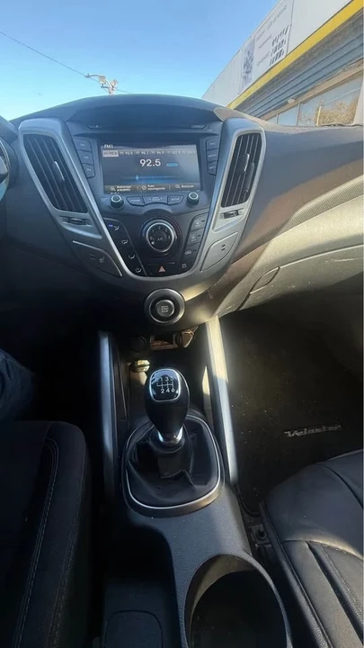 2013 Hyundai Veloster - Image 5 of 9