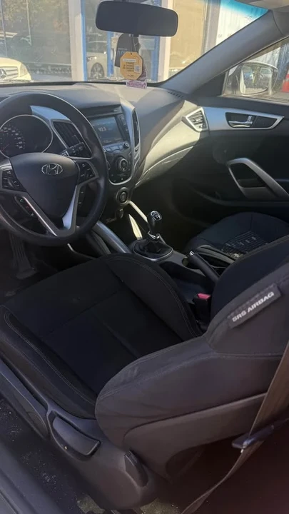 2013 Hyundai Veloster - Image 4 of 9