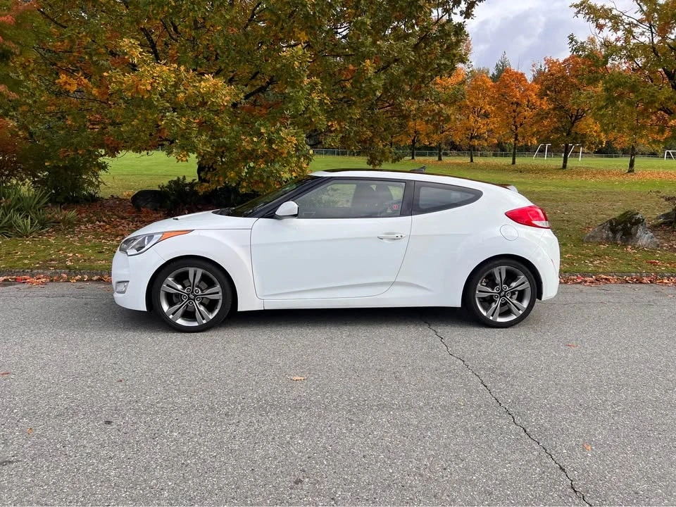 2013 Hyundai Veloster - Image 2 of 13