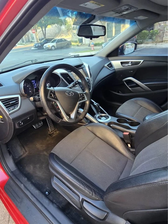 2013 Hyundai Veloster - Image 4 of 9
