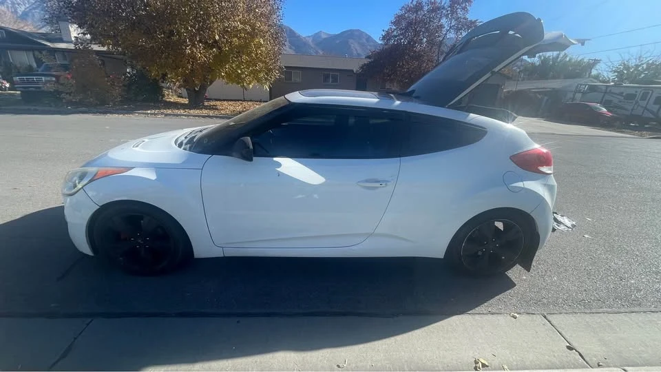 2013 Hyundai Veloster - Image 2 of 10