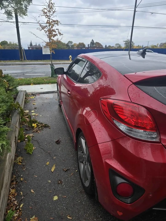 2013 Hyundai Veloster - Image 4 of 5
