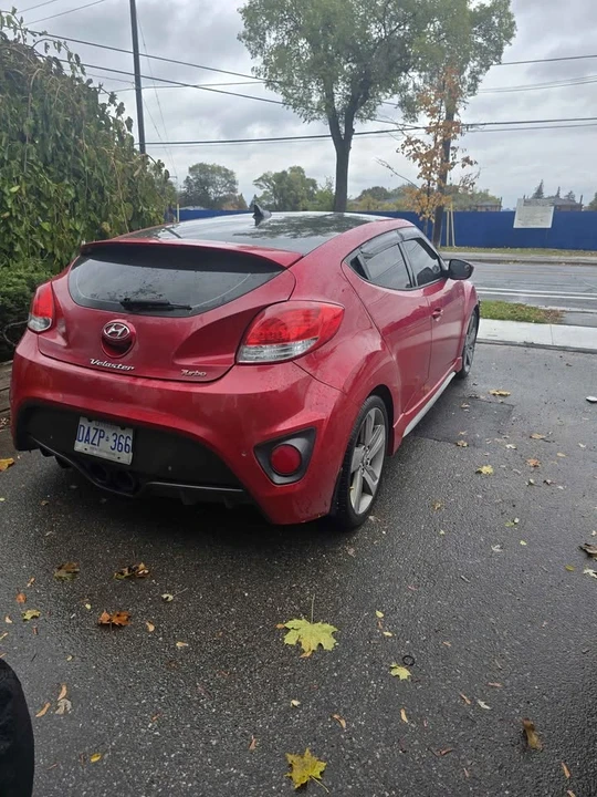 2013 Hyundai Veloster - Image 2 of 5