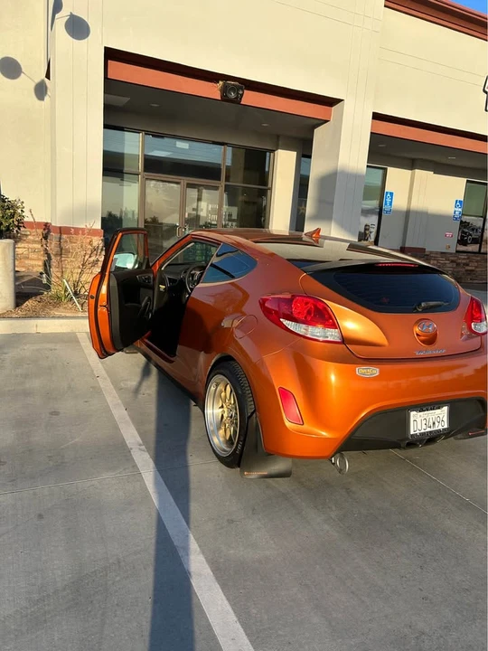 2013 Hyundai Veloster - Image 2 of 7