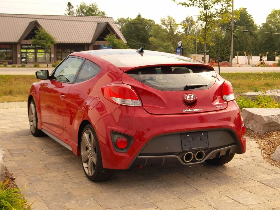 2013 Hyundai Veloster - Image 2 of 3