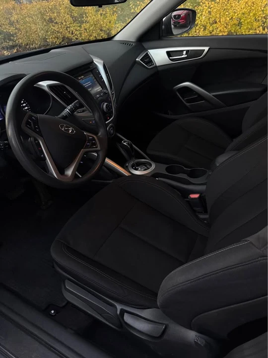 2013 Hyundai Veloster - Image 10 of 11