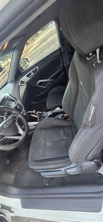 2013 Hyundai Veloster - Image 6 of 8