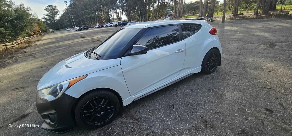 2013 Hyundai Veloster - Image 2 of 8