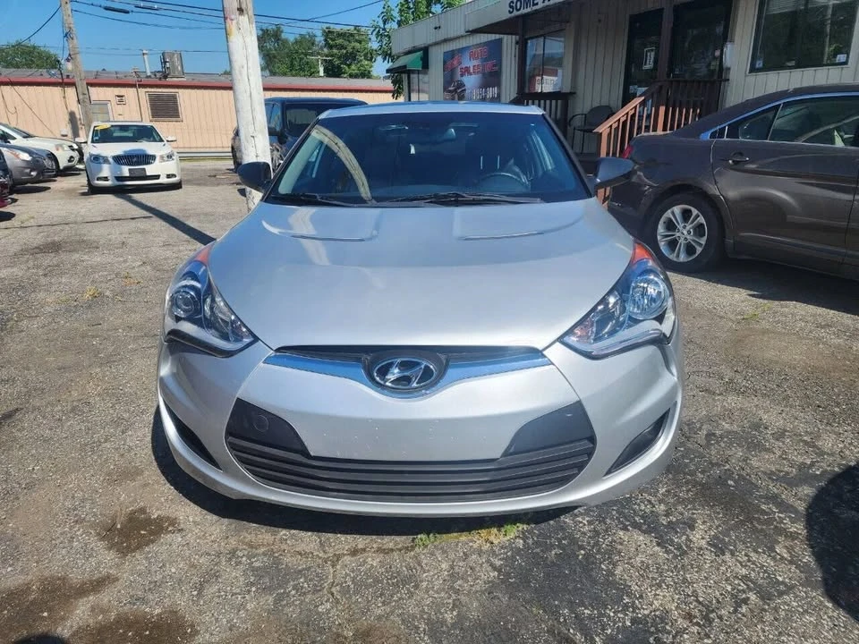 2013 Hyundai Veloster - Image 2 of 19