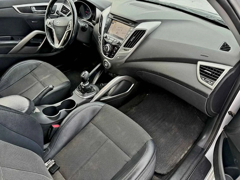 2013 Hyundai Veloster - Image 7 of 14