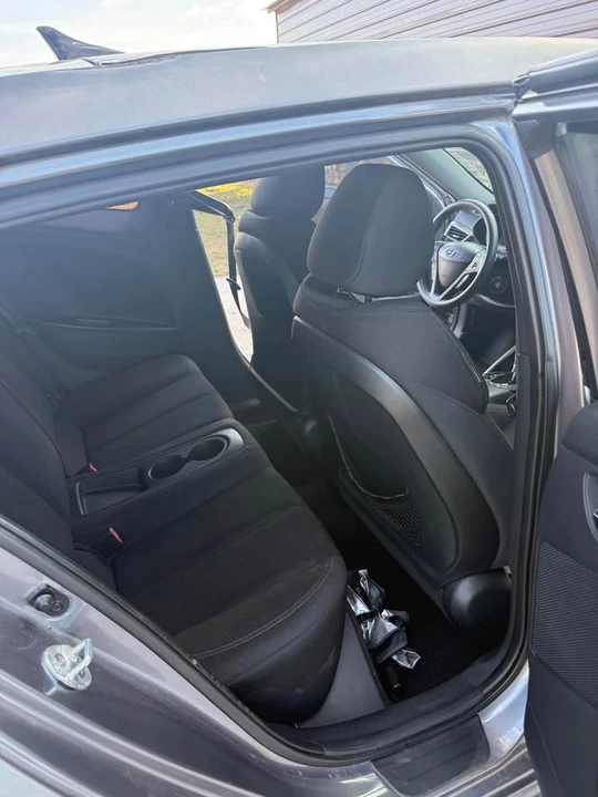 2013 Hyundai Veloster - Image 5 of 10