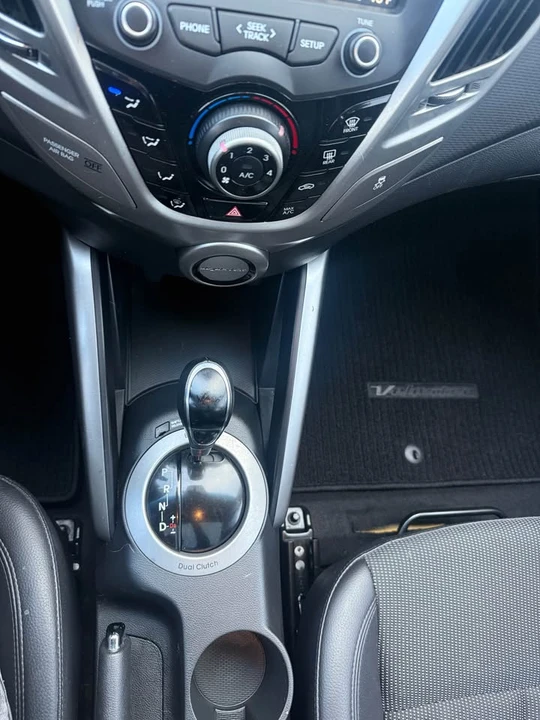 2013 Hyundai Veloster - Image 12 of 15