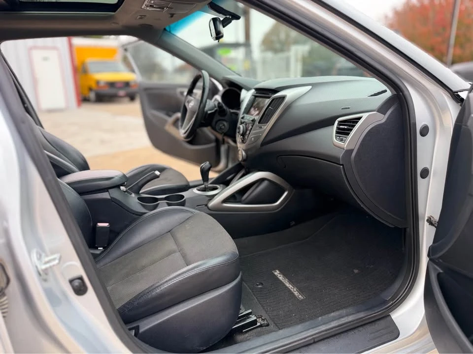2013 Hyundai Veloster - Image 12 of 14