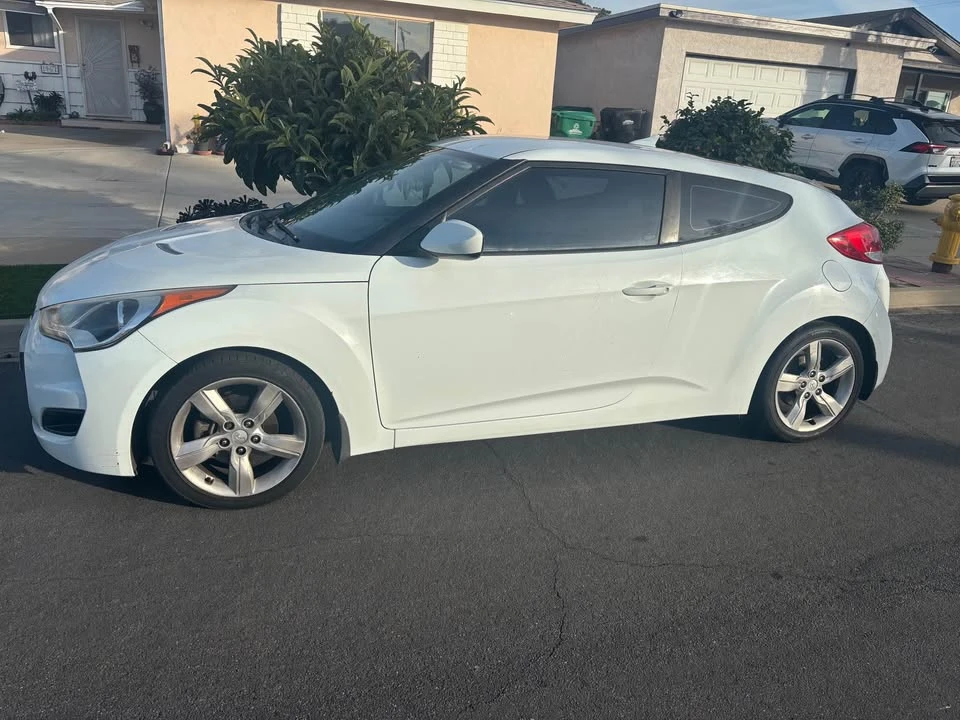 2013 Hyundai Veloster - Image 4 of 11