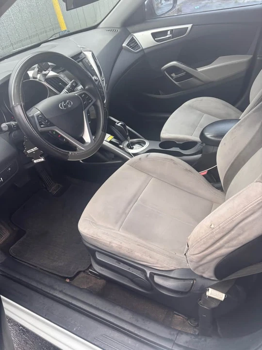 2013 Hyundai Veloster - Image 10 of 11