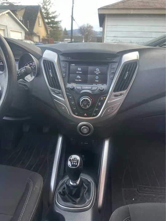 2013 Hyundai Veloster - Image 15 of 18