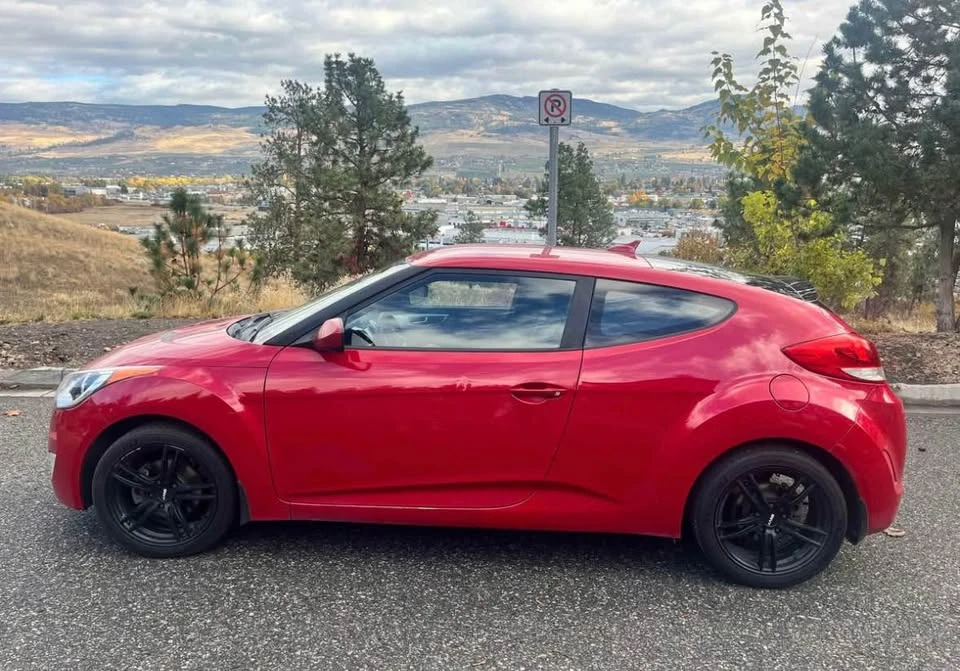 2013 Hyundai Veloster - Image 12 of 18