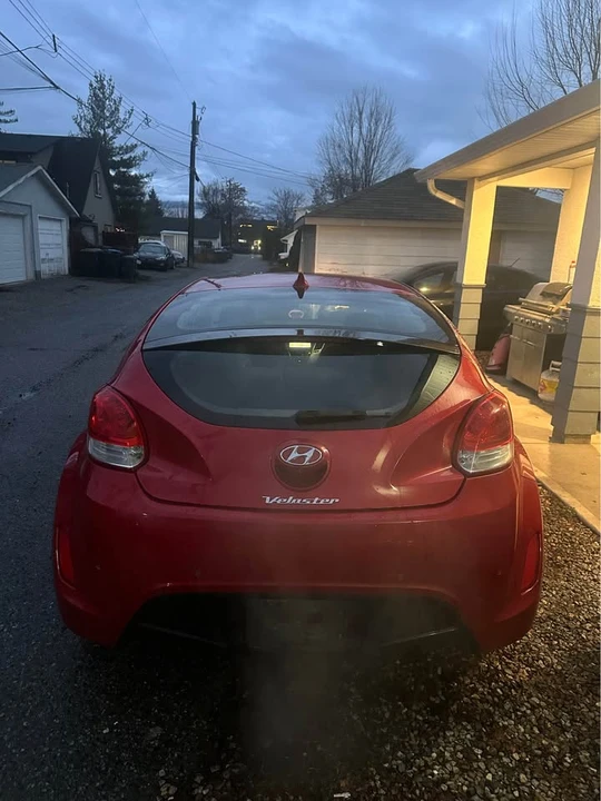 2013 Hyundai Veloster - Image 2 of 18