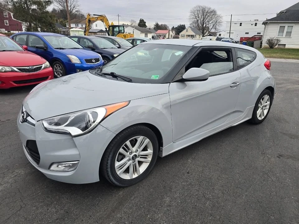 2013 Hyundai Veloster - Image 2 of 18