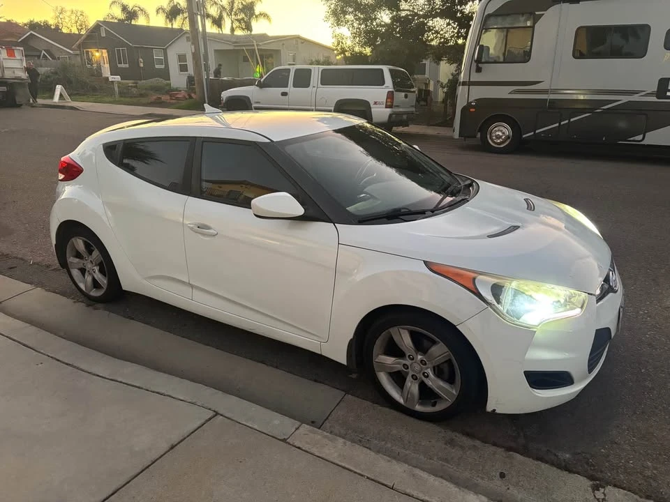 2013 Hyundai Veloster - Image 4 of 9