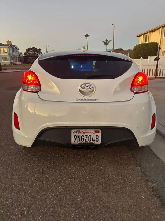 2013 Hyundai Veloster - Image 2 of 9